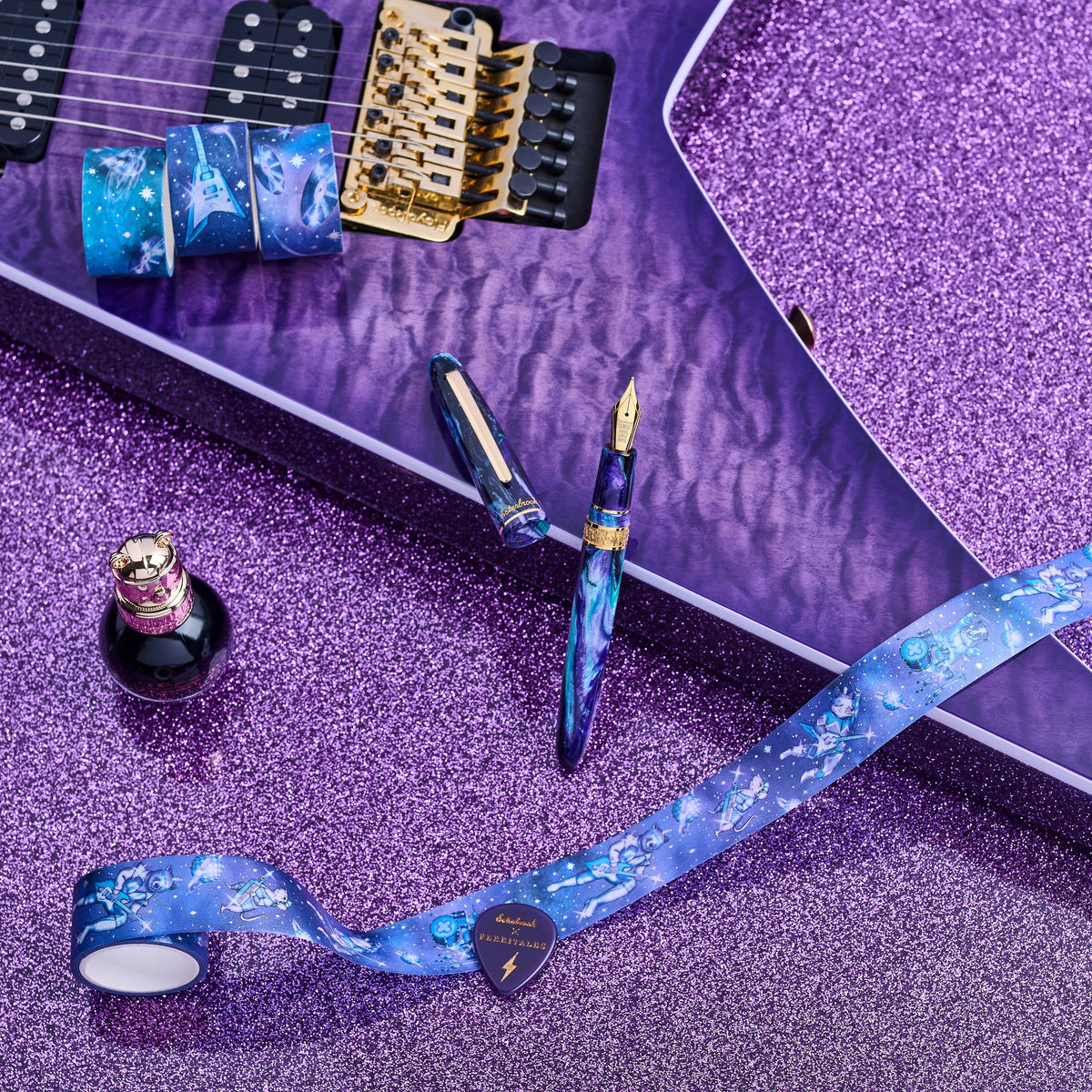 Estie Rockstar sobre guitarra roxa