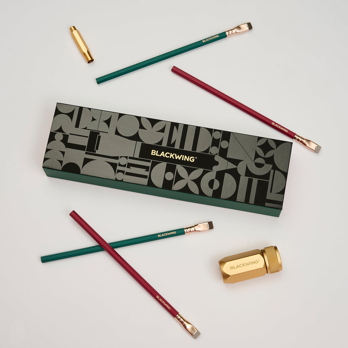 Blackwing Matte vermelho e verde com acessórios dourados