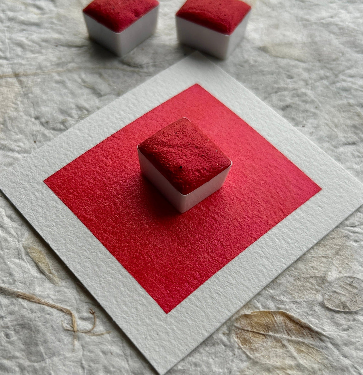 Claire Chi Studio — Scarlet Red — foto oficial