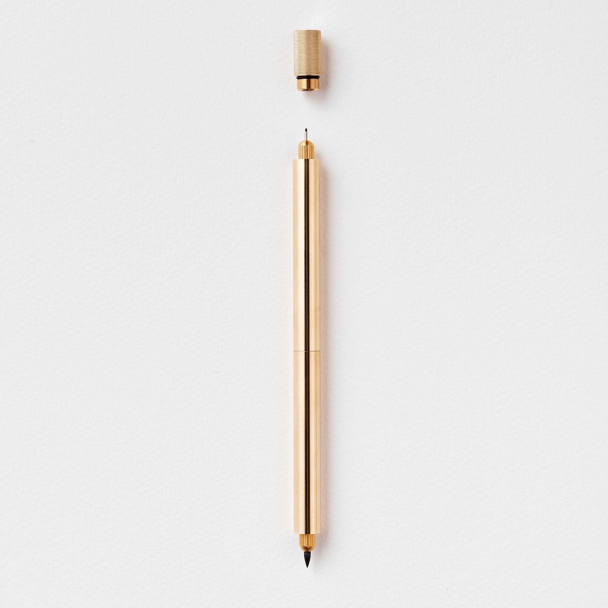 Tom’s Studio Lumos brass duo: uma caneta de ponta dupla com sua tampa