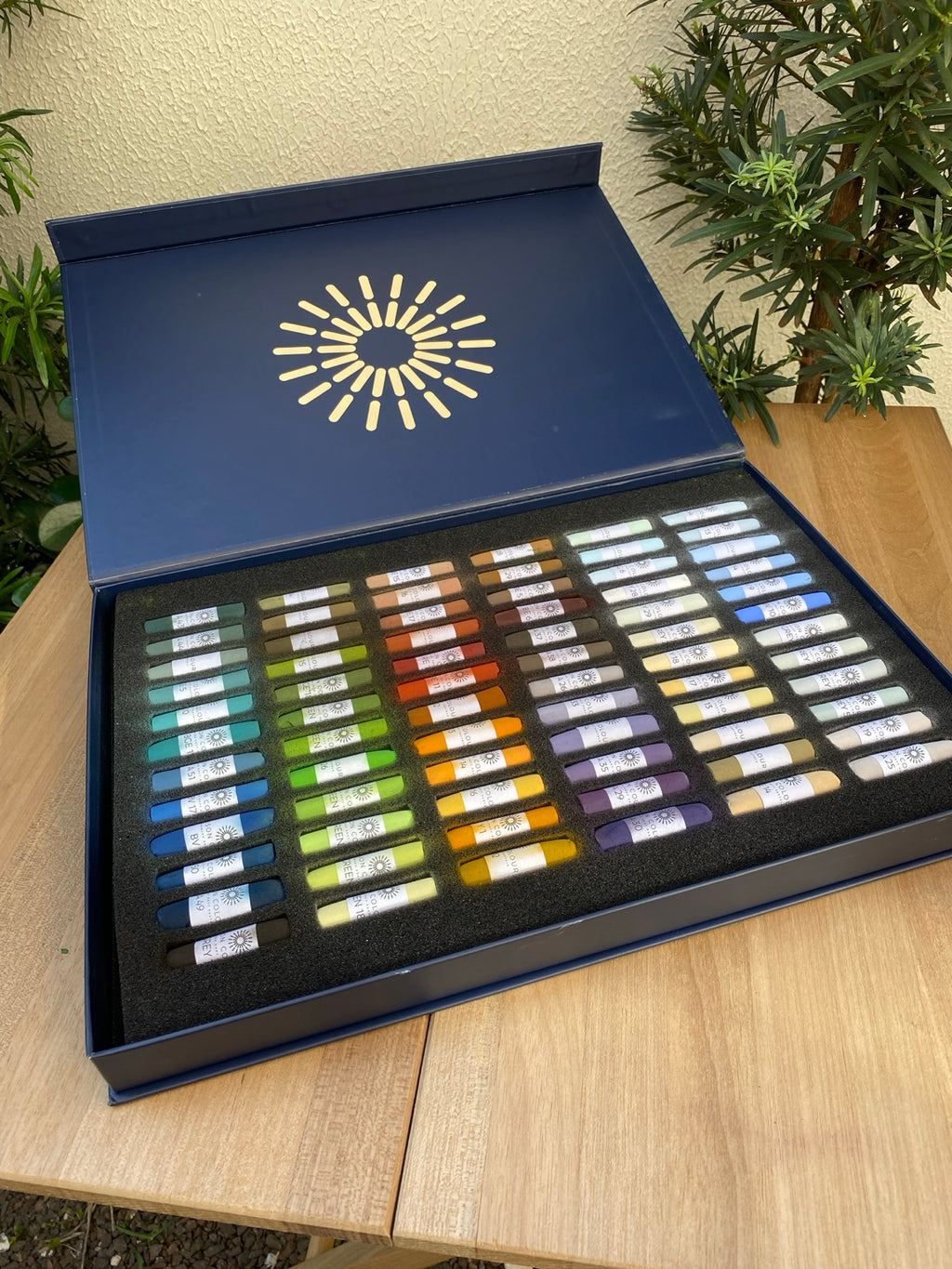 Unison Colour Landscape 72 Small Stick Soft Pastel Set aberto com 72 cores
